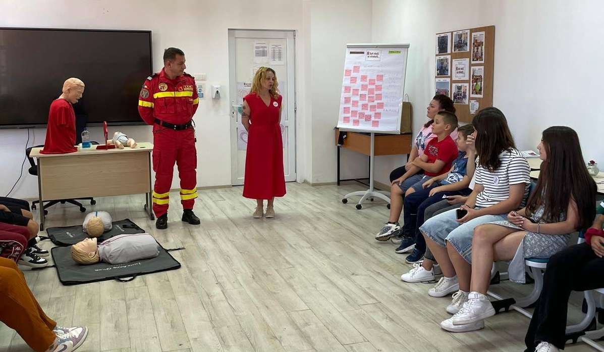 ISU Dâmbovița - Lecții de prim ajutor pentru elevii Școlii Gimnaziale Comișani